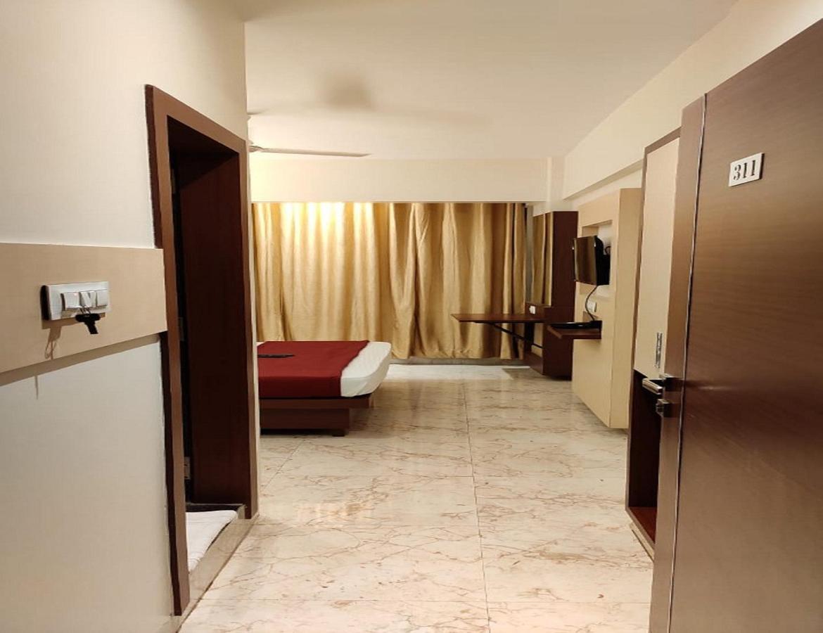 Fabhotel Spring Inn - Nr Borivali Station Malad Екстериор снимка