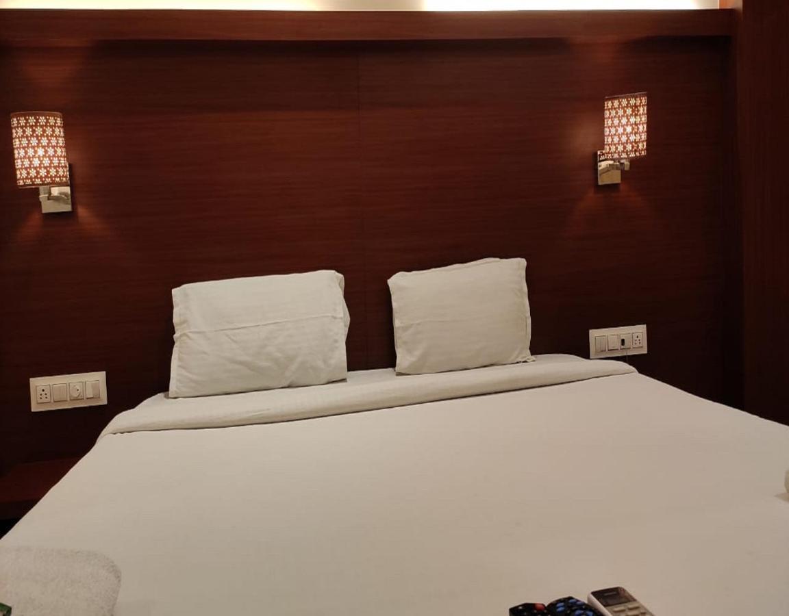 Fabhotel Spring Inn - Nr Borivali Station Malad Екстериор снимка