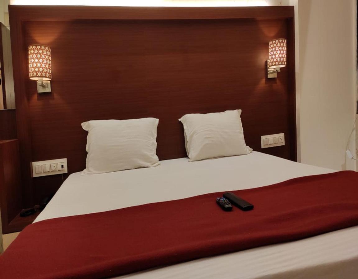 Fabhotel Spring Inn - Nr Borivali Station Malad Екстериор снимка