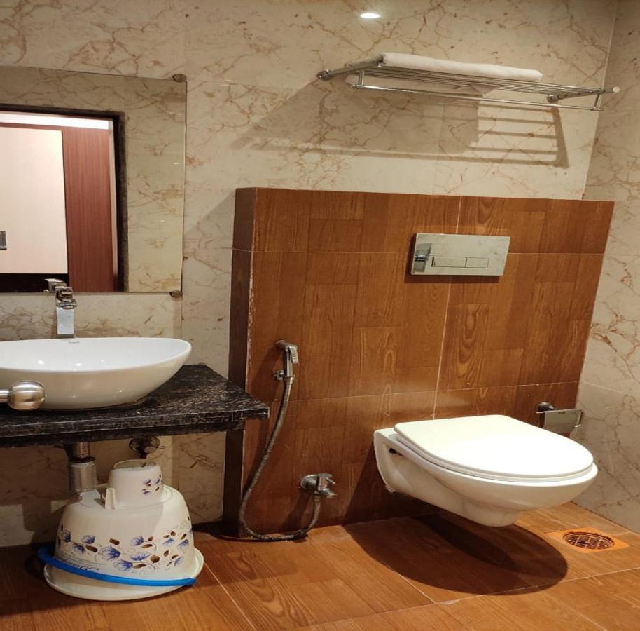 Fabhotel Spring Inn - Nr Borivali Station Malad Екстериор снимка