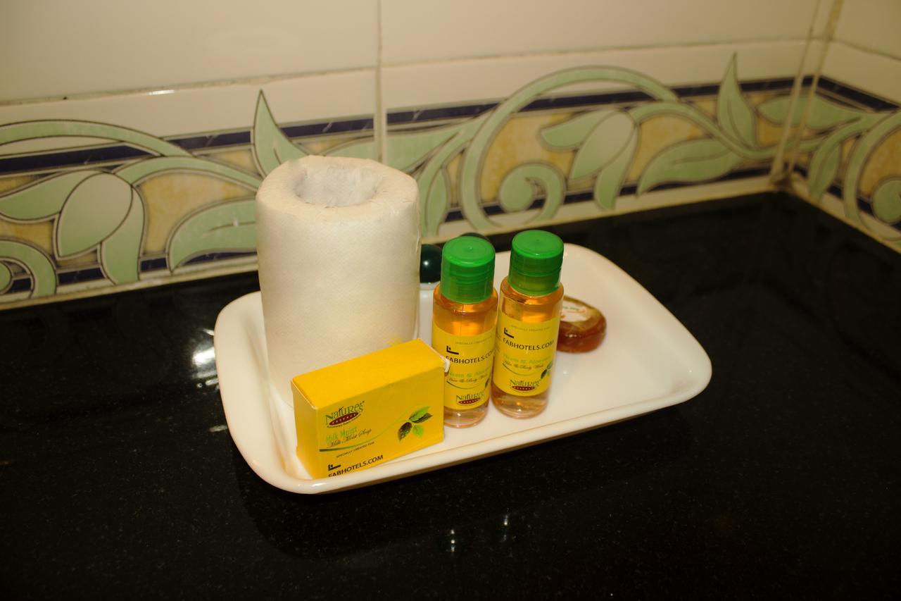 Fabhotel Spring Inn - Nr Borivali Station Malad Екстериор снимка